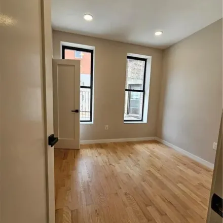 Rent this 3 bed apartment on 2401 3rd Avenue in New York, NY 10451