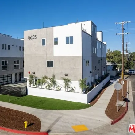 Buy this 22 bed house on Alley 87694 in Los Angeles, CA 91401