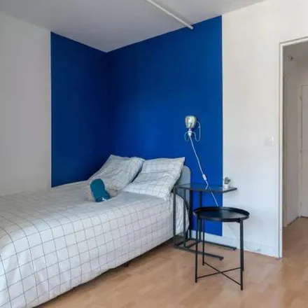 Image 9 - Bleu cerise, Rue Pache, 75011 Paris, France - Apartment for rent