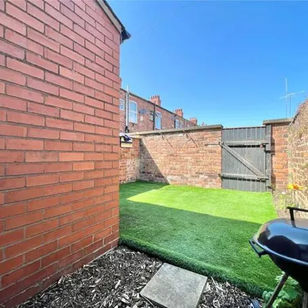 Image 8 - Leamington Road, Stockport, SK5 7FT, United Kingdom - Townhouse for sale