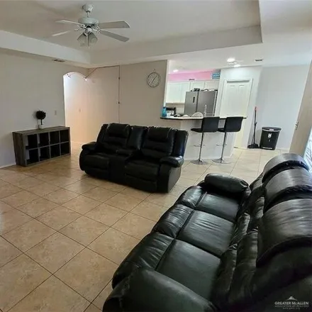 Image 2 - 3173 Whitetail Drive, Weslaco, TX 78596, USA - House for sale