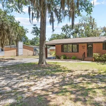 Buy this 4 bed house on 699 Center Drive East in Beaufort, SC 29902
