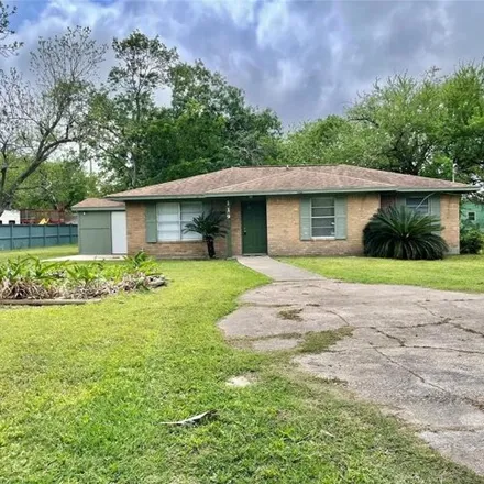 Rent this 3 bed house on 157 Stanford Road in Lake Jackson, TX 77566