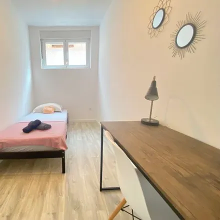 Image 8 - La Oriental, Calle de Linneo, 28005 Madrid, Spain - Apartment for rent