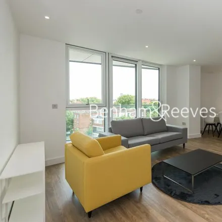 Rent this 2 bed apartment on Wandsworth Road in London, SW8 2FW