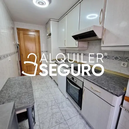 Image 3 - Calle de los Lirios, 28925 Alcorcón, Spain - Apartment for rent