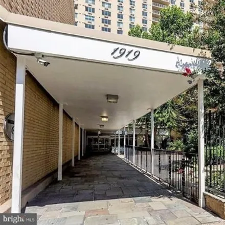 Buy this 3 bed condo on 1929 Chestnut Street in Philadelphia, PA 19192