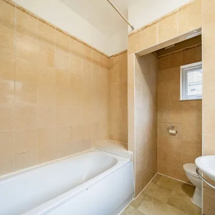 Image 5 - 1a Glenfield Road, London, W13 9LE, United Kingdom - Apartment for rent