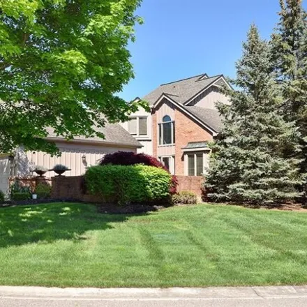 Buy this 3 bed condo on 37738 Amber Dr in Farmington Hills, Michigan