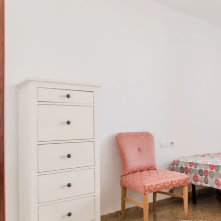 Rent this 5 bed room on Liao Pastel in Avinguda del Doctor Waksman, 15