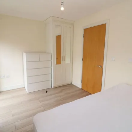 Rent this 5 bed apartment on 14 Franklin Place in London, SE13 7ES