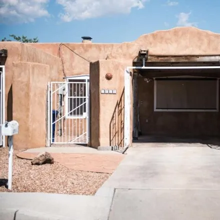 Image 1 - 684 Woodland Avenue Northwest, Albuquerque, NM 87107, USA - House for rent
