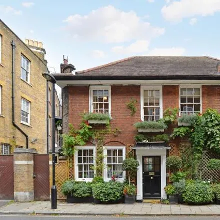 Buy this 4 bed house on The Cottage in Greenberry Street, London