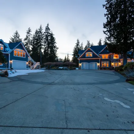 Buy this 7 bed townhouse on 3975 Resort Road in Island County, WA 98253