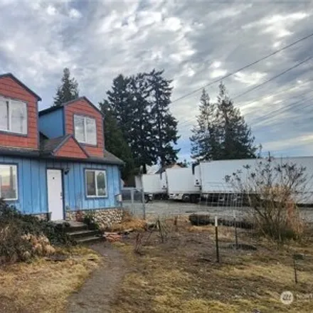 Buy this 3 bed house on 12th Street Northwest in Puyallup, WA 98371