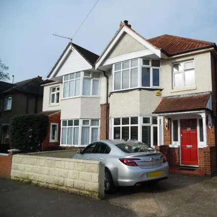 Rent this 3 bed duplex on 25 Gurney Road in Southampton, SO15 5GF