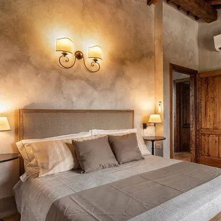 Rent this 5 bed house on San Gimignano in Via San Matteo, 53038 San Gimignano SI