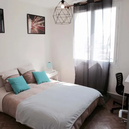 Rent this 3 bed room on 140 Avenue des Minimes in 31200 Toulouse, France