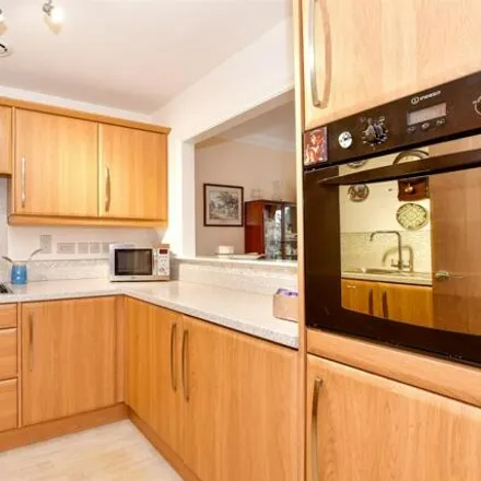 Image 5 - Hornchurch Road, London, RM11 1QH, United Kingdom - Apartment for sale