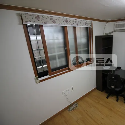 Rent this studio apartment on 서울특별시 관악구 봉천동 196-76