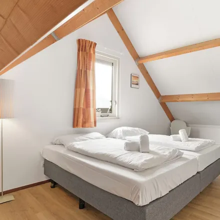 Rent this 3 bed house on Simonshaven in Molendijk, 3212 LK Simonshaven