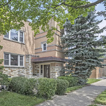 Buy this 6 bed duplex on 2950 West Granville Avenue in Chicago, IL 60659