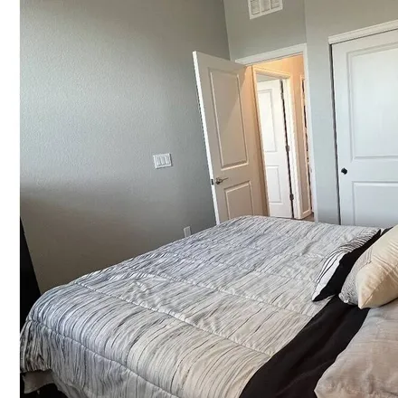 Rent this 2 bed apartment on Aurora