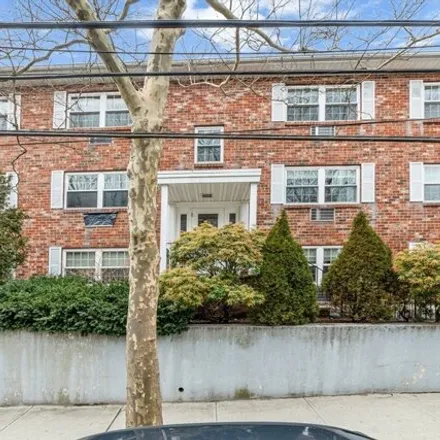 Buy this 1 bed condo on 116 Sycamore Street in Somerville, MA 02143