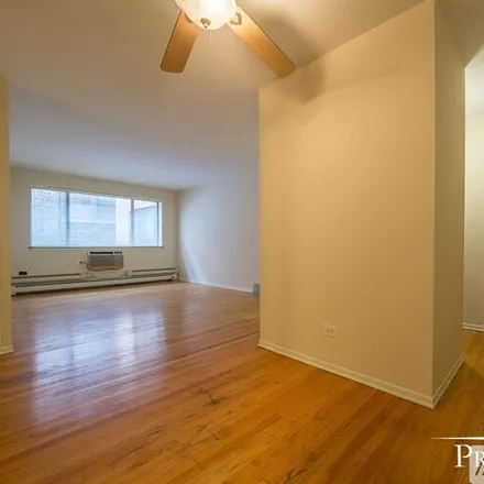 Image 2 - 660 W Wrightwood Ave, Unit CL#660-511 - Apartment for rent
