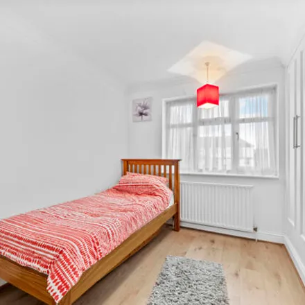 Image 7 - Lynmouth Avenue, London, SM4 4RU, United Kingdom - Townhouse for sale