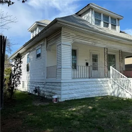 Image 3 - 2344 East Spring Street, New Albany, IN 47150, USA - House for sale