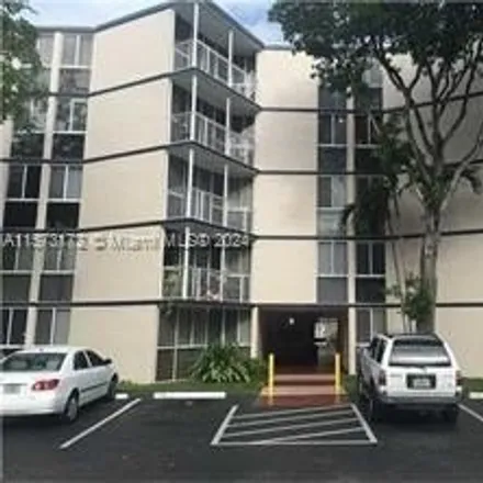 Image 1 - 7075 Northwest 186th Street, Country Club, Miami-Dade County, FL 33015, USA - Condo for rent