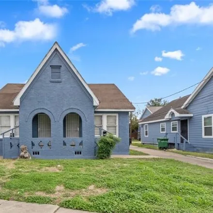 Buy this 5 bed house on 164 North Hagerman Street in Houston, TX 77011