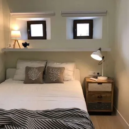 Rent this 2 bed apartment on Madrid in Calle de Sagasta, 5