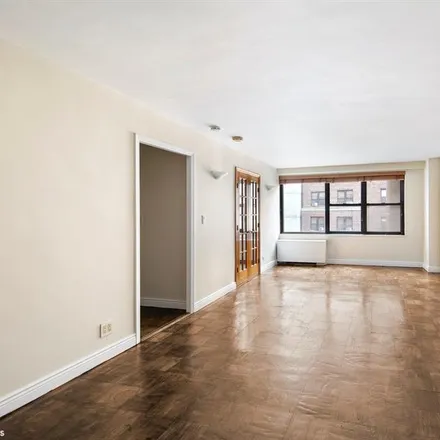 Image 2 - 305 EAST 40TH STREET 10Y in New York - Apartment for sale