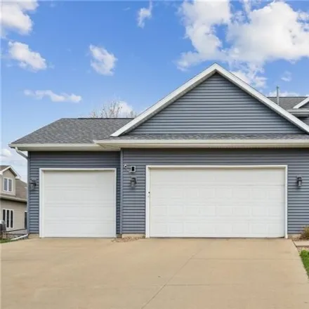 Buy this 4 bed house on 2558 Wolf Creek Trail in Hiawatha, IA 52233