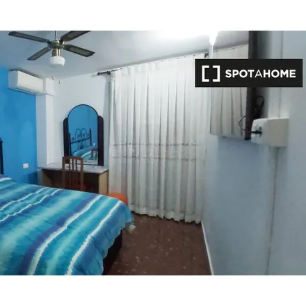 Rent this 5 bed room on Carrer de la República de Guinea Equatorial in 192-200, 46022 Valencia