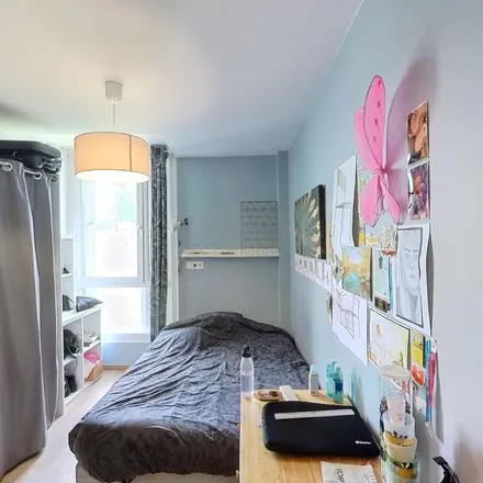Rent this 4 bed apartment on 137 Avenue de la Libération in 33110 Le Bouscat, France