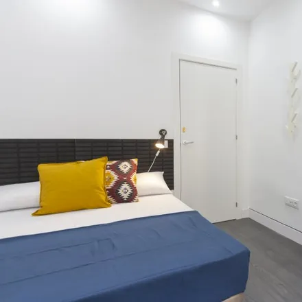 Rent this 6 bed room on Madrid in Tangerina, Calle de Lope de Haro