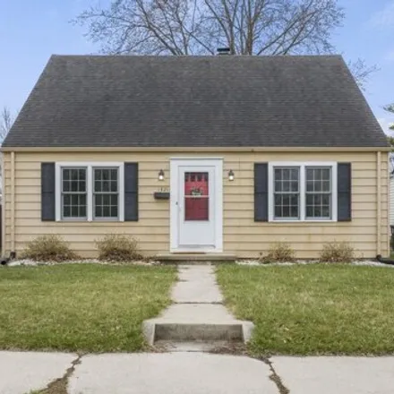 Buy this 3 bed house on 1321 Putnam St in Fort Wayne, Indiana