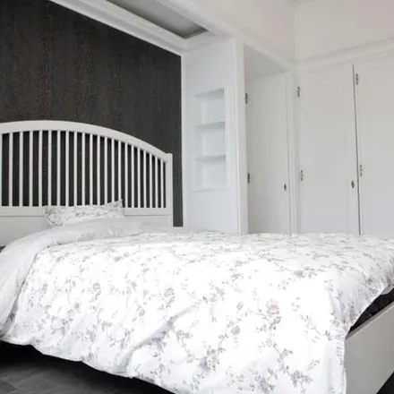 Rent this 4 bed apartment on Avenue Van Volxem - Van Volxemlaan 186 in 1190 Forest - Vorst, Belgium