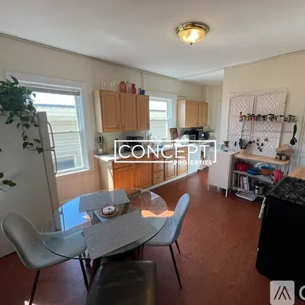 Image 5 - 51 Ibbetson St, Unit 3 - Apartment for rent