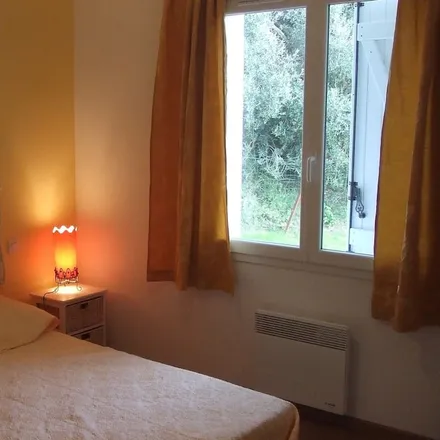 Rent this 3 bed house on 11200 Thézan-des-Corbières