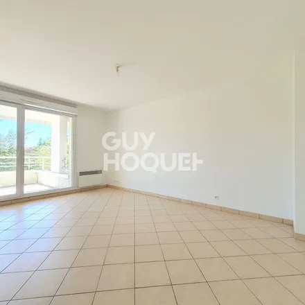 Rent this 2 bed apartment on 21 Avenue Gabriel Péri in 95100 Argenteuil, France