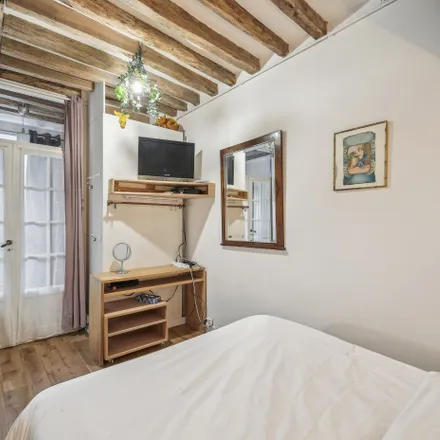 Rent this 3 bed apartment on 26 Rue Saint-Sauveur in 75002 Paris, France