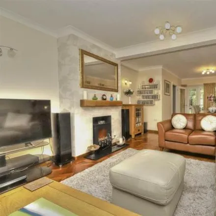 Image 2 - Park Avenue, London, HA4 7UU, United Kingdom - House for sale