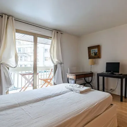 Image 6 - 38 Avenue Marceau, 75008 Paris, France - Apartment for rent