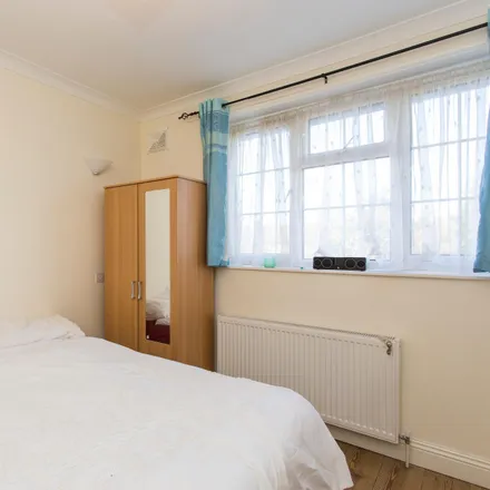 Image 1 - 231 Westway, London, W12 7AP, United Kingdom - Room for rent
