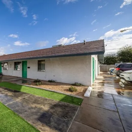 Buy this studio house on 1518 East Oak Street in Phoenix, AZ 85006