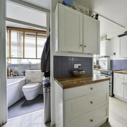 Image 6 - Proctor House, Avondale Square, London, SE1 5EU, United Kingdom - Apartment for sale